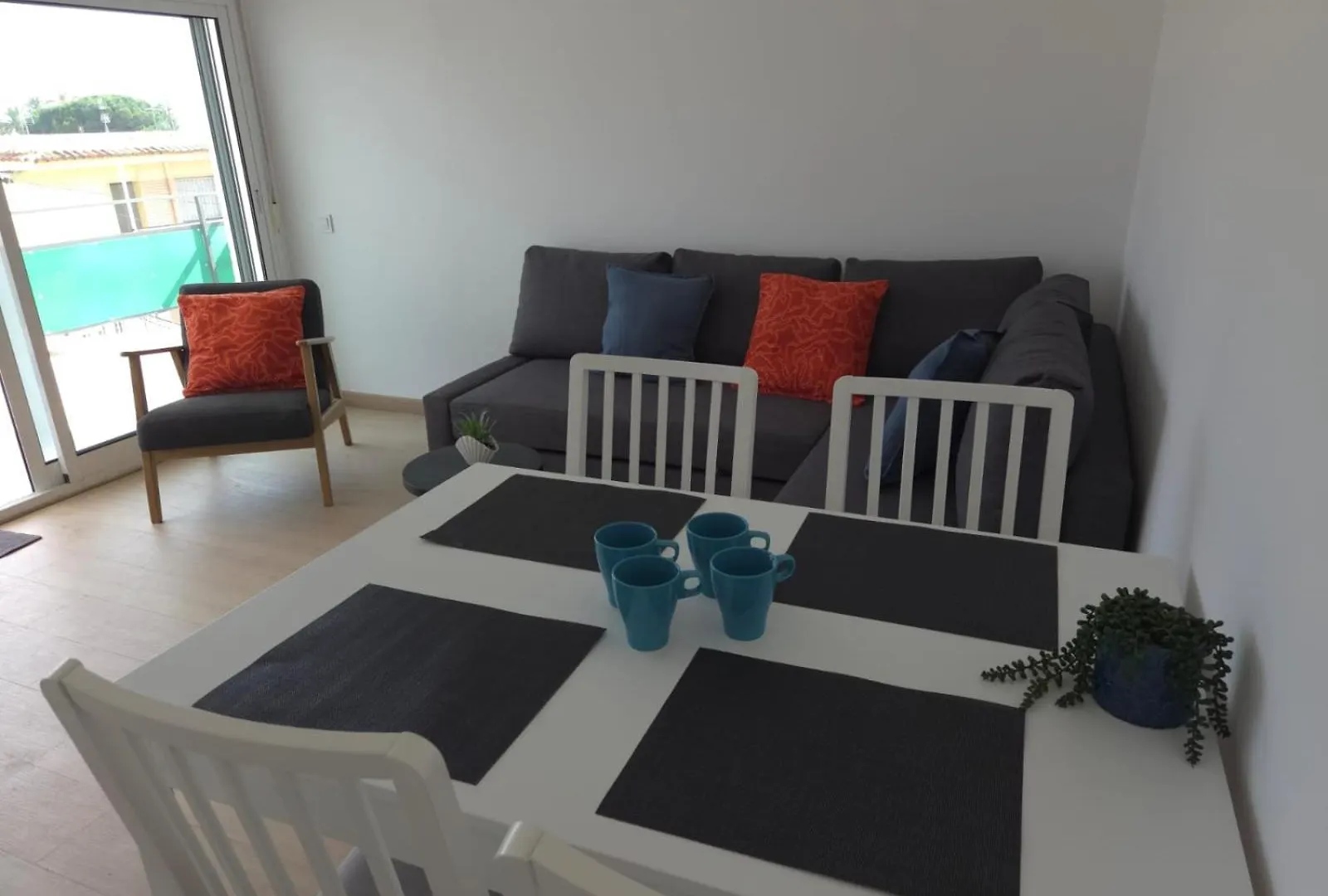 110 - Beachside Renovated 1Br Apt 5 Min From Beach